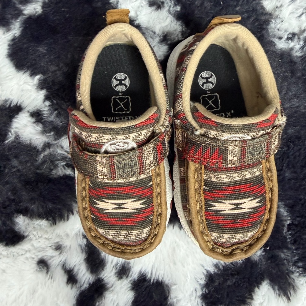 Twisted X Kids' Moccasins with Brown and Red Pattern